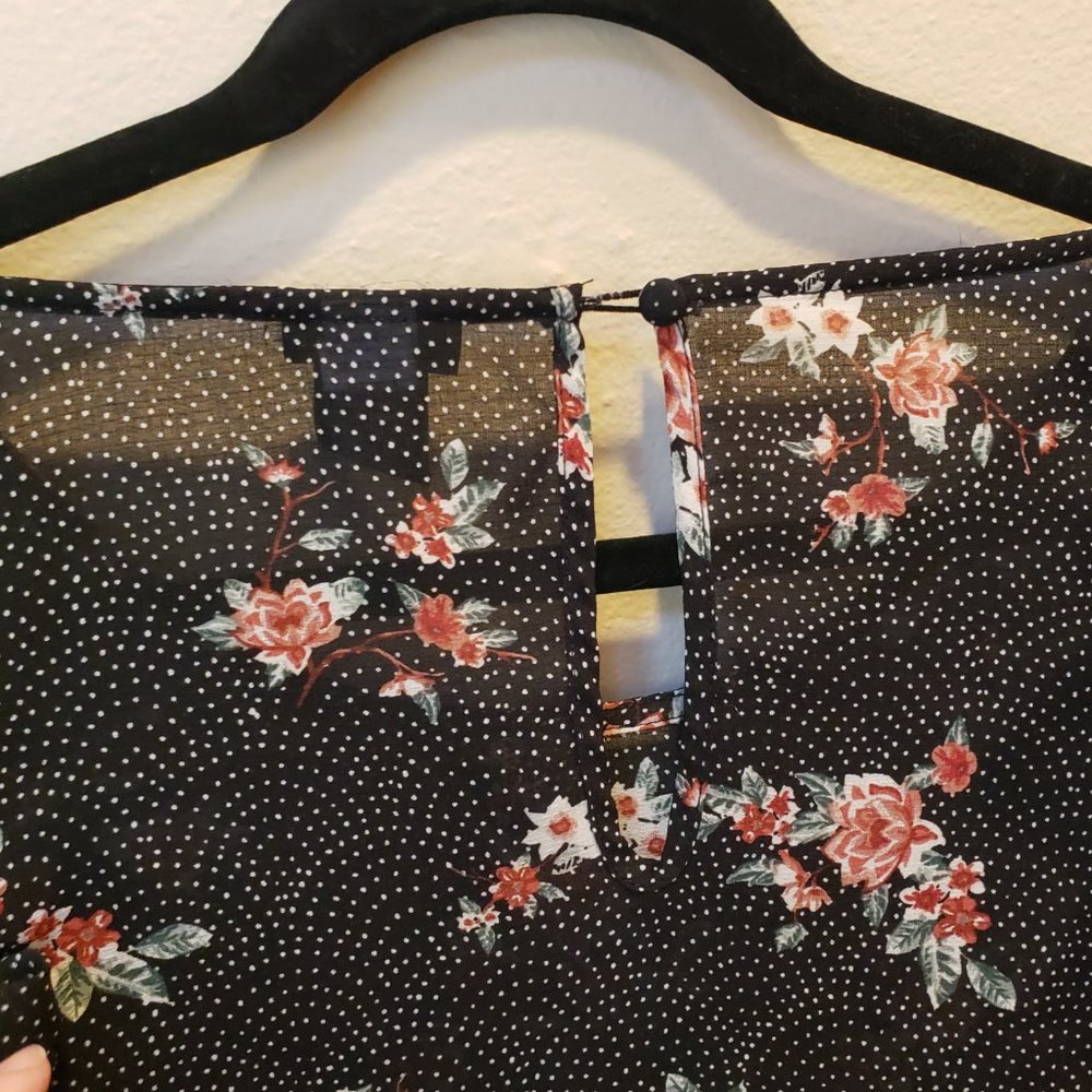 Torrid Black Floral Dot Smocked Top 4X - Picture 7 of 10